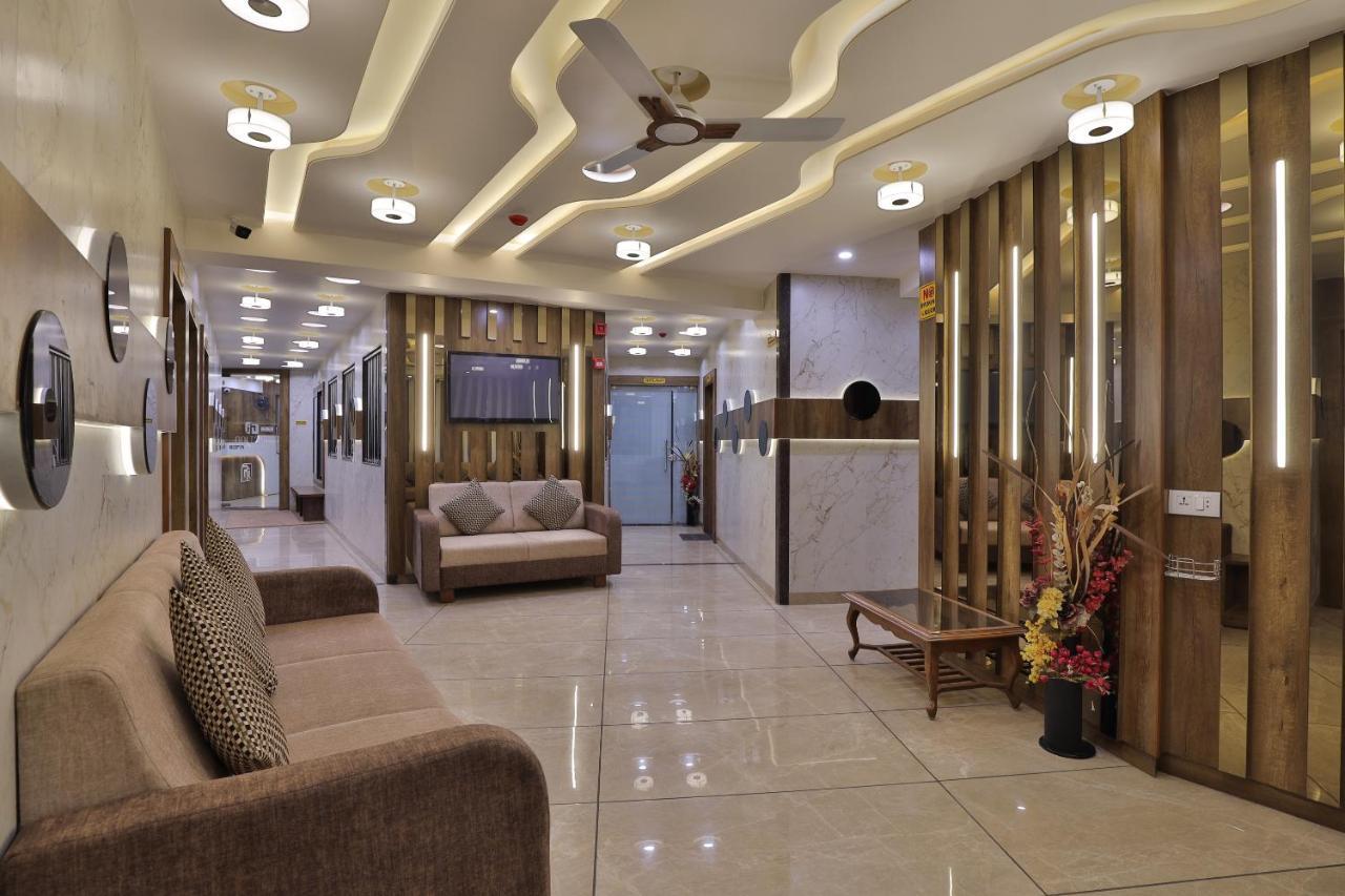 Rest Inn Dormitory Vadodara Exterior photo