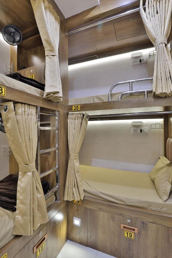 Rest Inn Dormitory Vadodara Exterior photo
