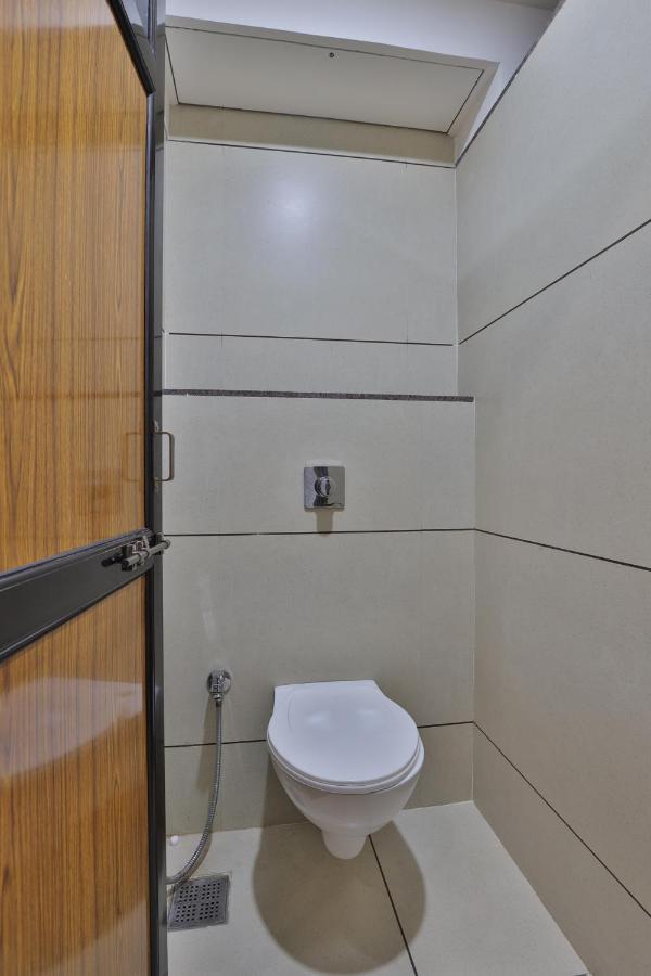Rest Inn Dormitory Vadodara Exterior photo
