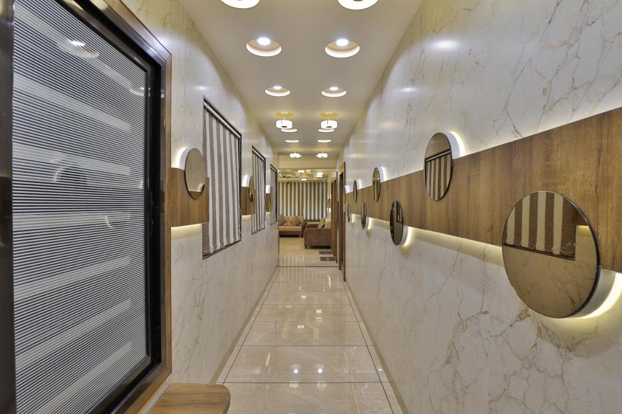Rest Inn Dormitory Vadodara Exterior photo