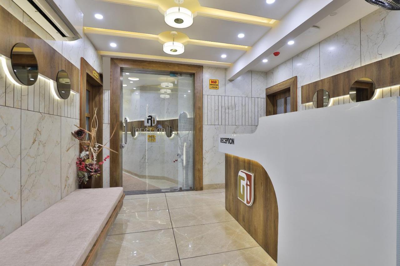 Rest Inn Dormitory Vadodara Exterior photo