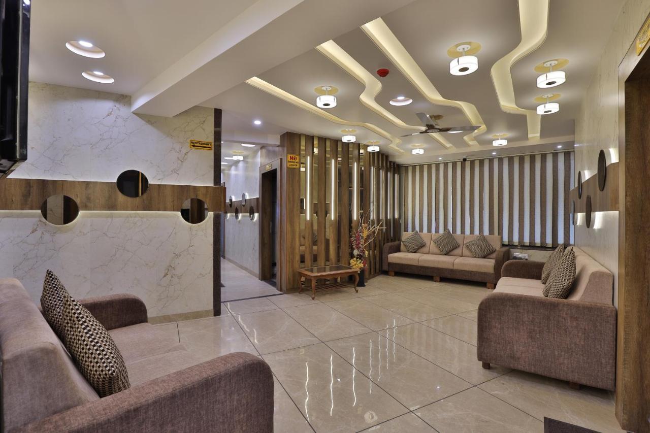 Rest Inn Dormitory Vadodara Exterior photo