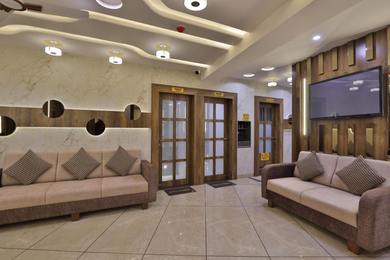 Rest Inn Dormitory Vadodara Exterior photo