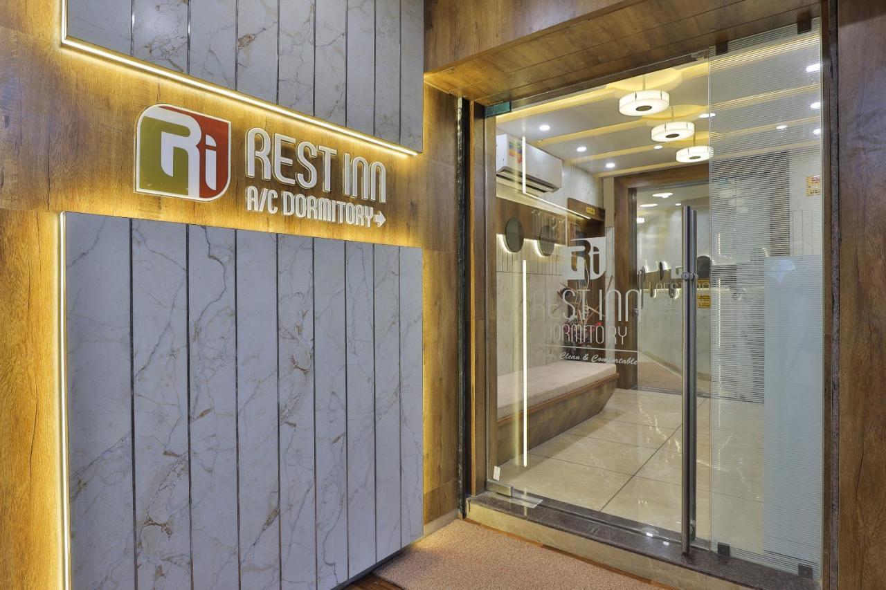 Rest Inn Dormitory Vadodara Exterior photo