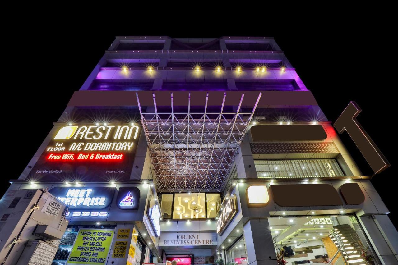 Rest Inn Dormitory Vadodara Exterior photo